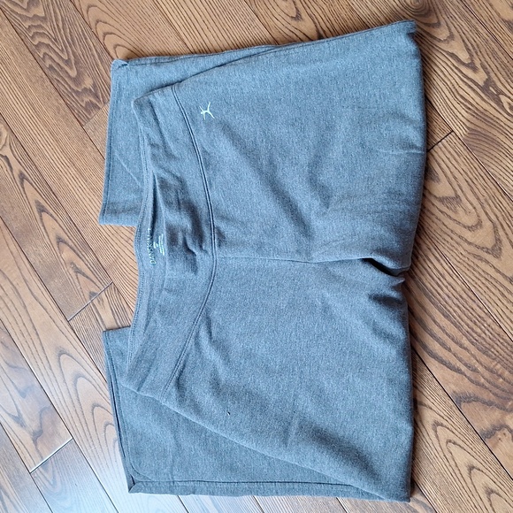 Yoga Shorts Grey - Picture 1 of 4